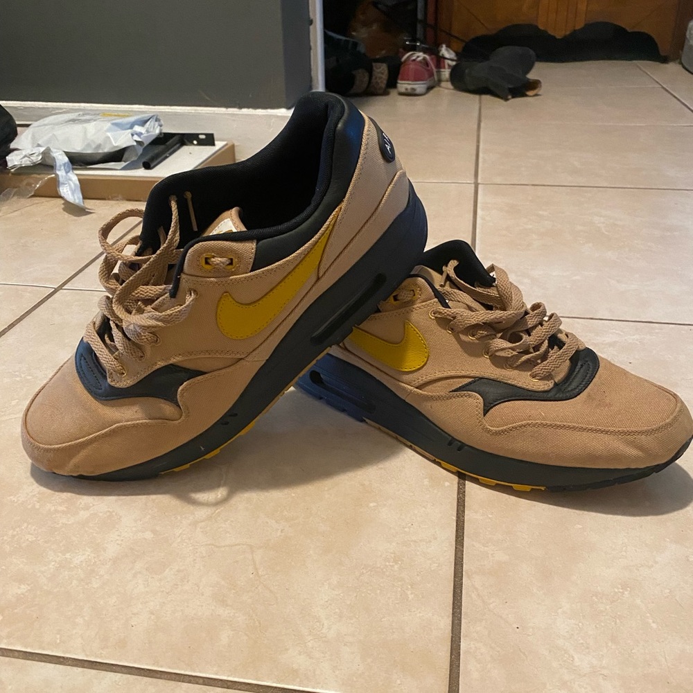 Nike Air Max // Mens 12